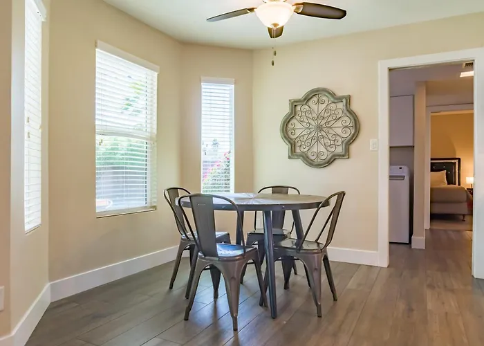 Charming House Near Kierland Pool Heater Hot Tub Ferienhaus